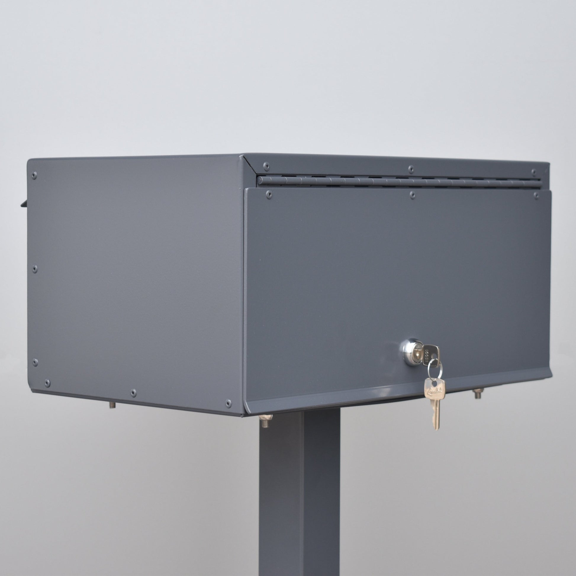 ultimo freestanding letterbox ironstone key lock